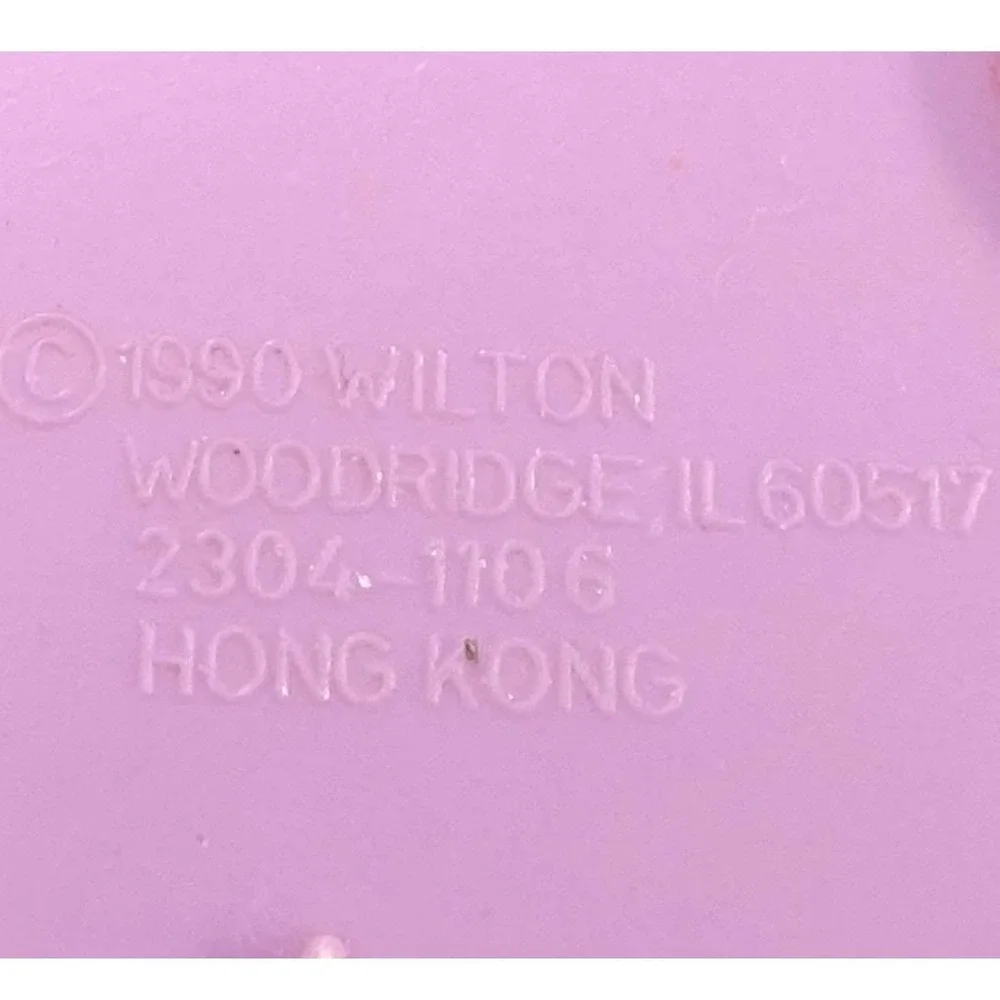 Vintage‎ Wilton Cookie Cutter 1990 Easter Lamb Plastic Purple 3.5
